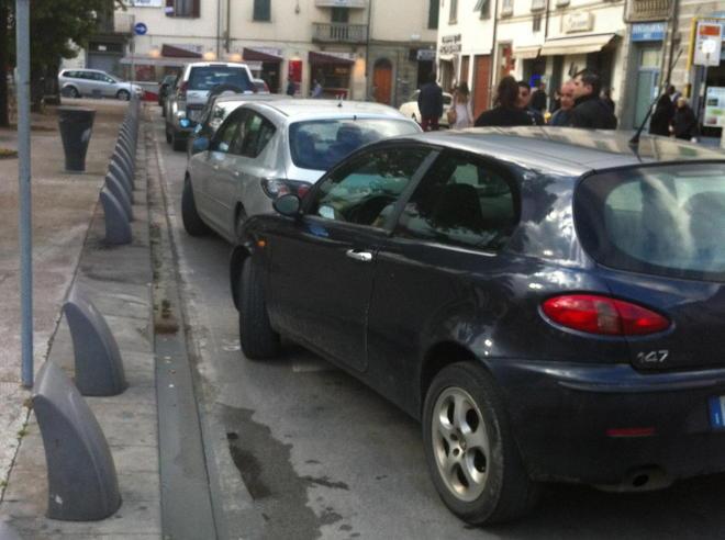 Guerra alla sosta selvaggia lo 007 invia le foto al sindaco