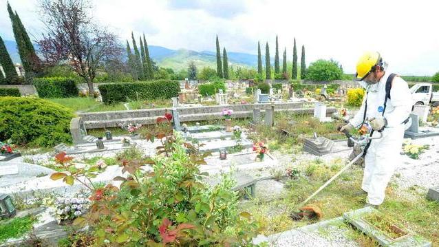 Troppe proteste, bufera sui cimiteri