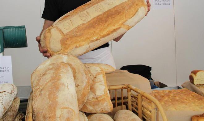 Rubano il pane all’invalido 