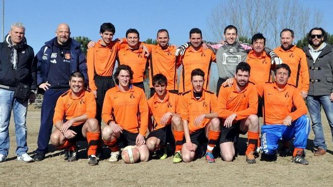 Vecchie maglie all’asta per finanziarsi la stagione