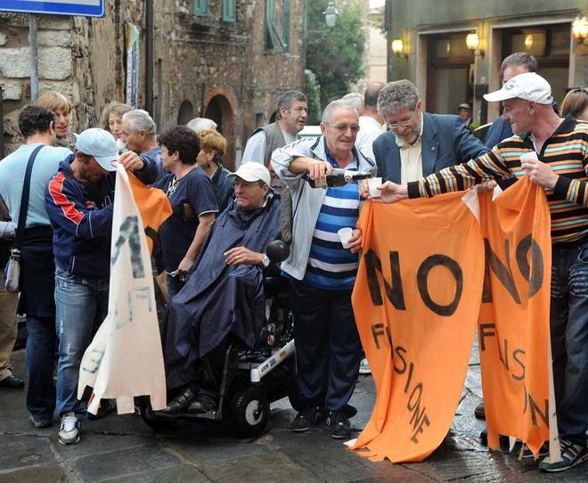 Suvereto, in un clima teso ora si cerca la soluzione 