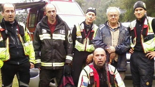 Disperso nei boschi della Valbisenzio per quindici ore