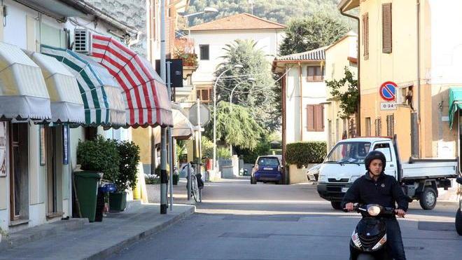 Stiava senza luci e cartelli protestano i residenti