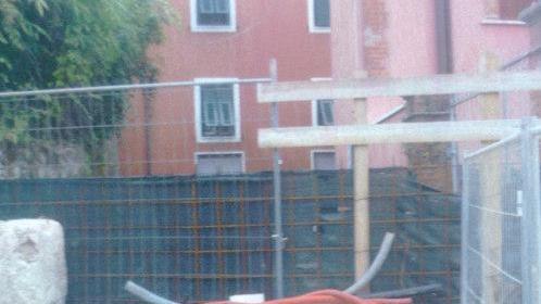 Disagi per i lavori e ora anche la strada al buio