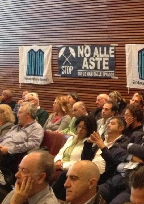 Comprarsi metà spiaggia costerà 600mila euro 