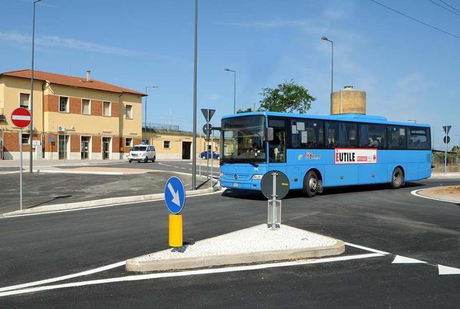 Bocciata la stazione di cemento e asfalto 
