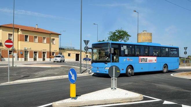 Bocciata la stazione di cemento e asfalto