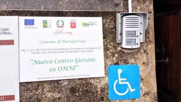 Il mistero buffo del Centro giovani di Portoferraio
