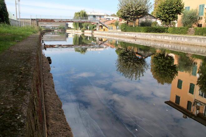 Ancora gasolio sversato nel Burlamacca di Viareggio 