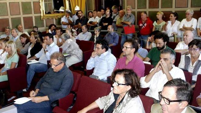 «Dimenticati i veri problemi della gente»