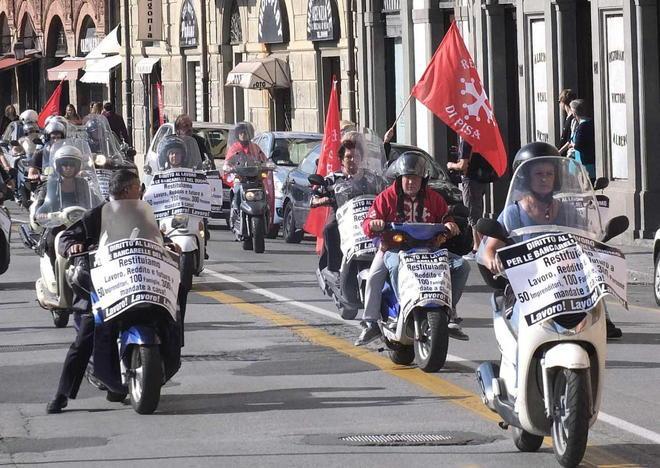 L’ultima bancarella lascia l’area Duomo dopo settant’anni 