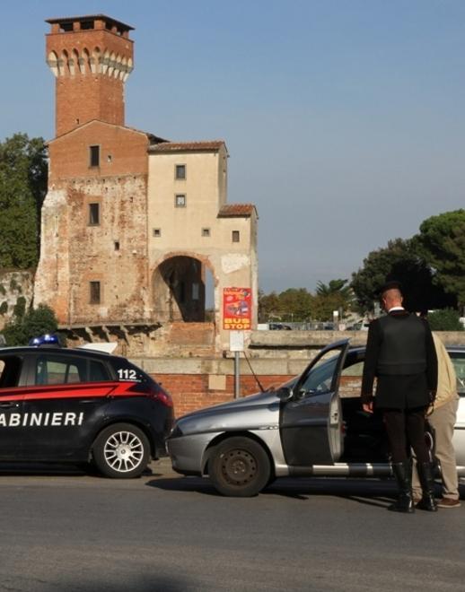 Elemosinavano con le stampelle per fare più soldi 