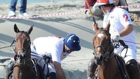 A cavallo sulla spiaggia: al via la Polo Beach Cup