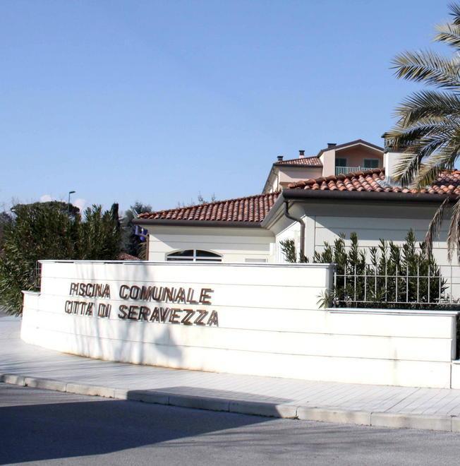 La piscina resta chiusa «Colpa della burocrazia» 