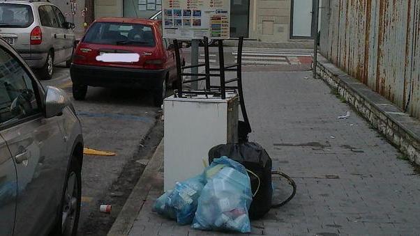 Rifiuti abbandonati, il Comune al contrattacco