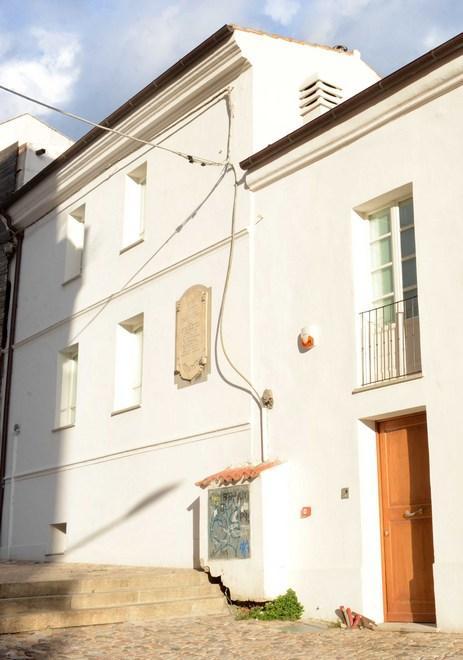 Apre ai visitatori la casa ristrutturata di Sebastiano Satta 
