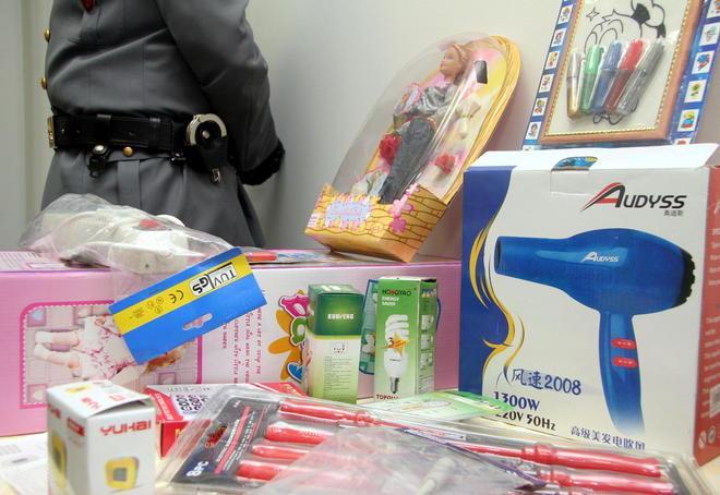 Sequestrati prodotti per la casa e alimenti nocivi per la salute