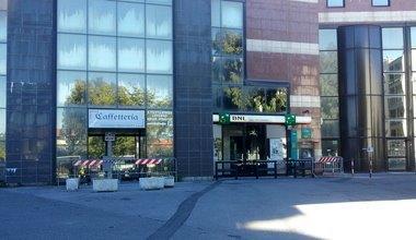 Torre della Cigna, vetrata giù dal 12° piano per la libecciata: transennata l'area 