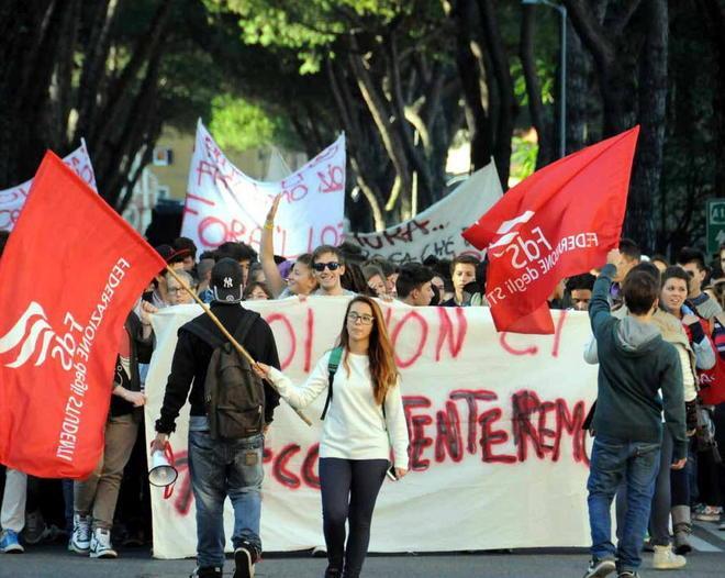 Sicurezza e istruzione, 500 studenti in piazza 