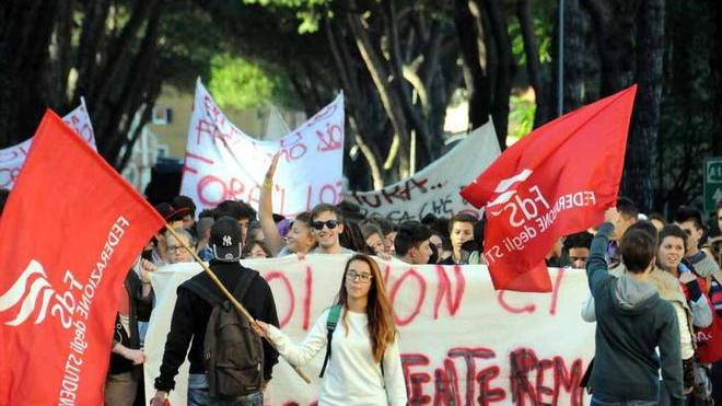 Sicurezza e istruzione, 500 studenti in piazza