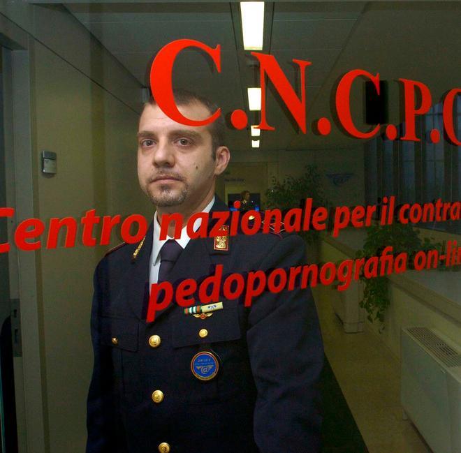 Foto pornografiche di abusi su minori, arrestato camionista 