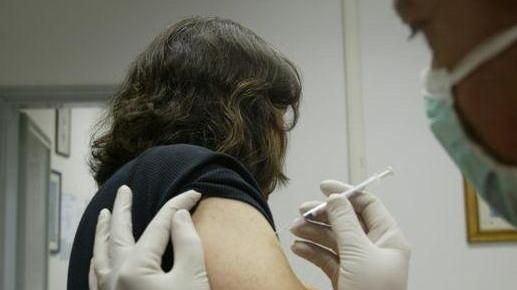 Bambini senza vaccini famiglie contrarie in crescita