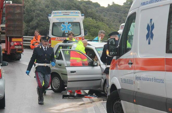 Scontro sul Romito, ferite 4 suore e un surfista