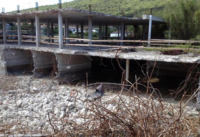 Ruspe pronte per cancellare l’ecomostro di Procchio 
