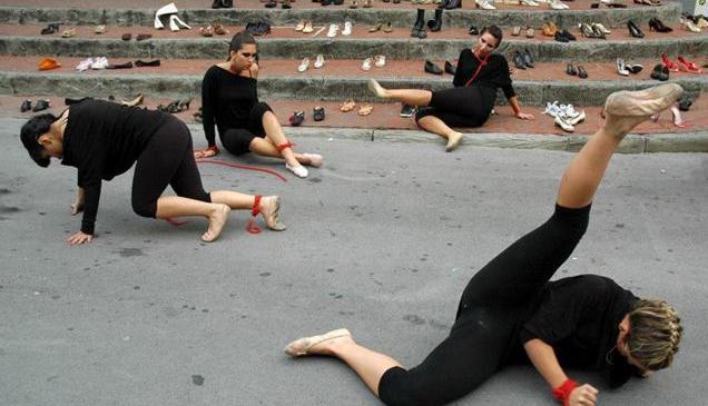 Foto e flash mob per dire no al femminicidio