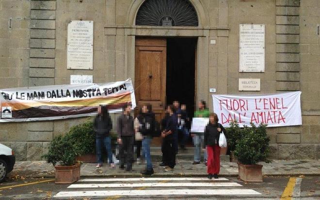 «No alla geotermia» e occupano il comune 