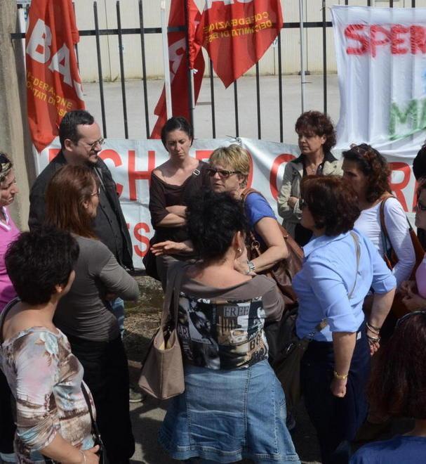 La rsu Cgil protesta davanti alla fabbrica 