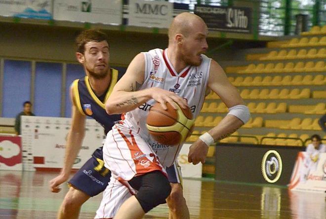 Pallacanestro, match duro contro i Roseto Sharks 