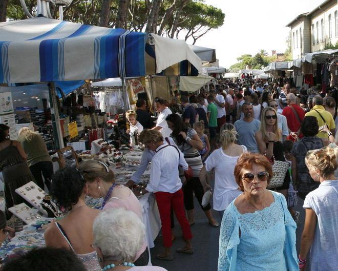 Ad Altopascio il mercato di Forte dei Marmi 