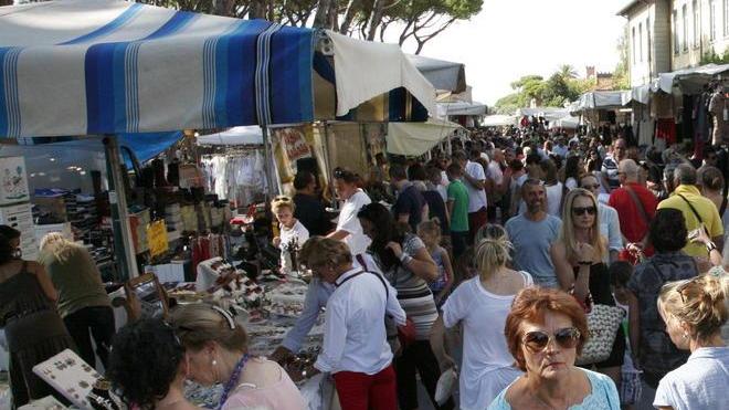 Ad Altopascio il mercato di Forte dei Marmi