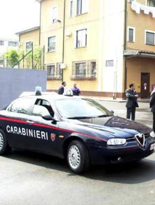 Pistole puntate contro i buttafuori 