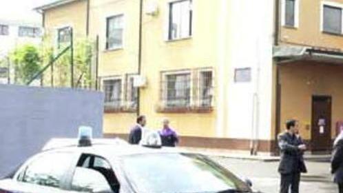 Pistole puntate contro i buttafuori