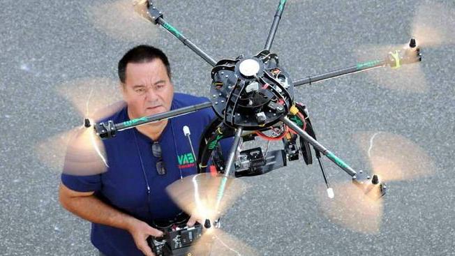 Il drone “esacottero” realizzato da un volontario della Vab