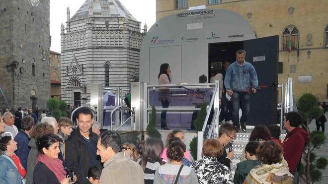 Tanti in coda per salire sull’Etr 1000