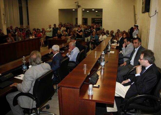 Il consiglio sfiducia Monciatti «Adesso si faccia da parte» 