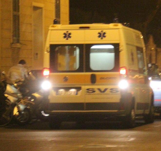 Gravissima dopo lo scontro auto-scooter 