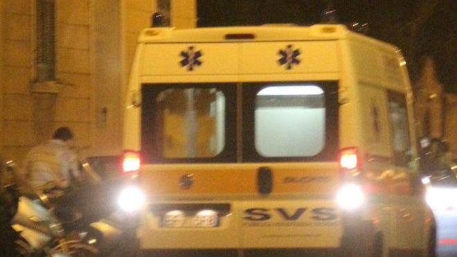 Gravissima dopo lo scontro auto-scooter