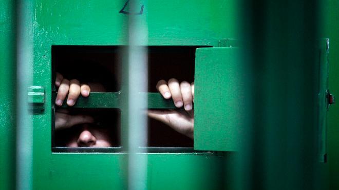 Emergenza carceri, il sindacato Sappe: “Agenti aggrediti a Lucca e Pisa”