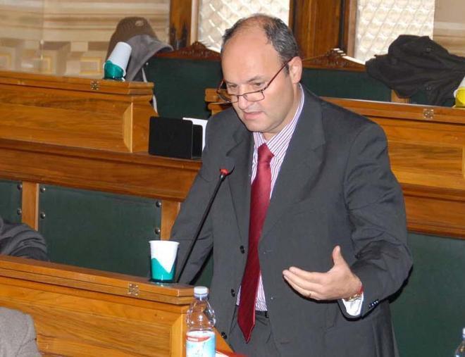 Corsa alla segreteria Pd: Capuano vuole un partito della base 