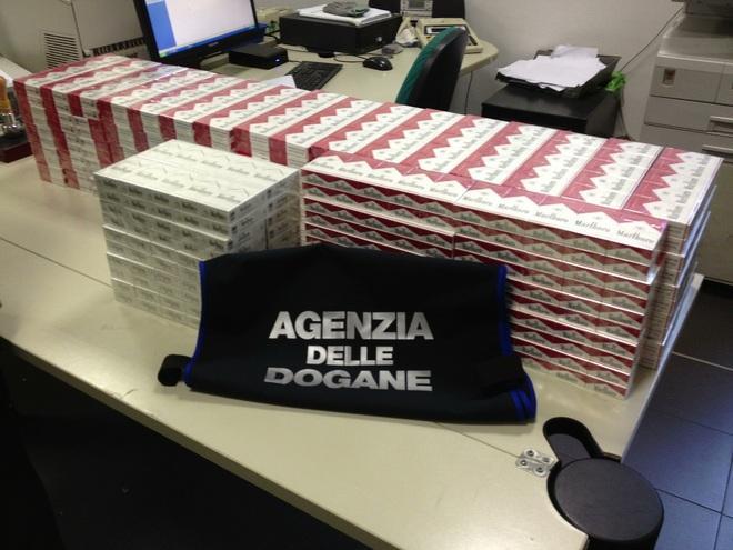 Aeroporto, sequestrati 20 kg di sigarette 