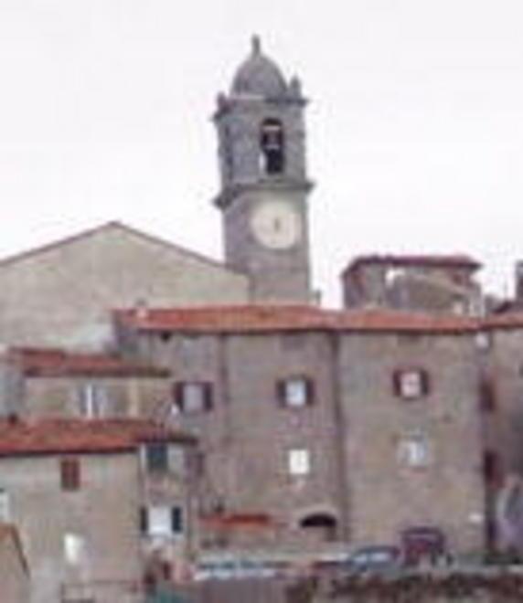 Campanile pericolante famiglia deve sgomberare