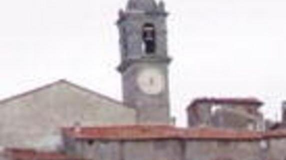 Campanile pericolante famiglia deve sgomberare