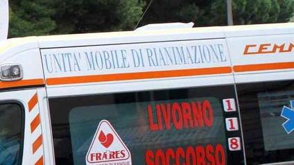 Auto si ribalta sulla Variante traffico in tilt