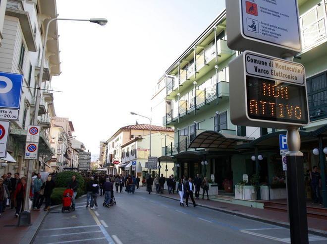 Apre nuovo ristorante e cerca subito personale