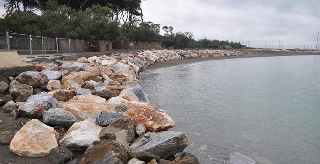 Mini-scogliera al villaggio francese 