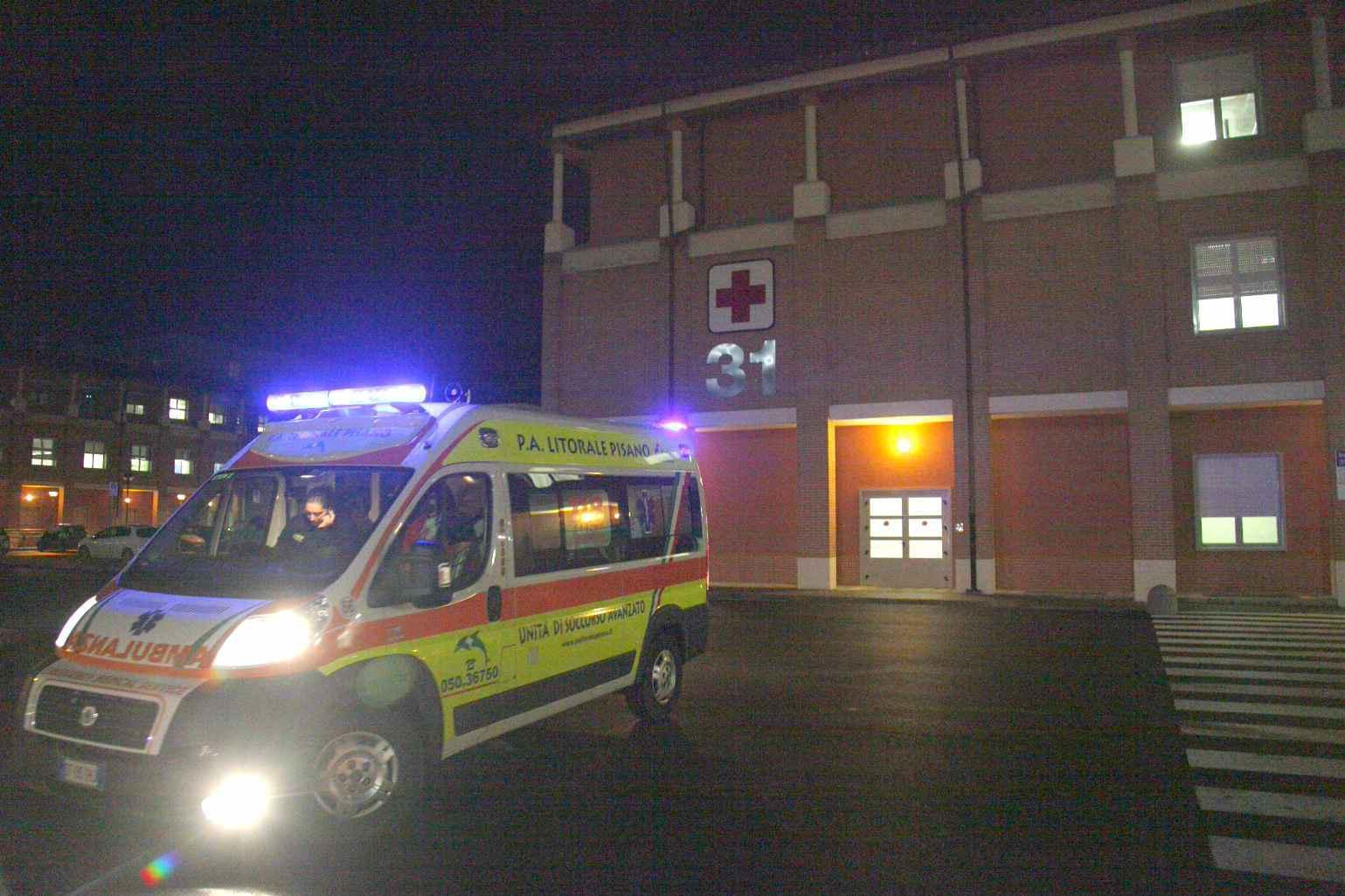 Incidente sul lavoro durante la notte, operaio ferito 